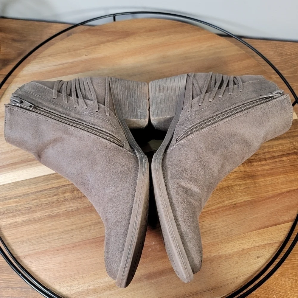 Very Volatile Vegan Leather Ankle Boots Size 8
